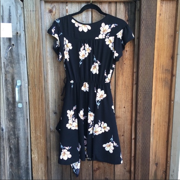 🍯 Floral Wrap Style Side-Tie Dress - Picture 4 of 4